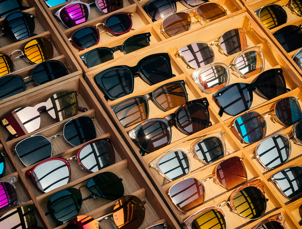 Wholesale Aviator Sunglasses: Plastic or Metal Frames