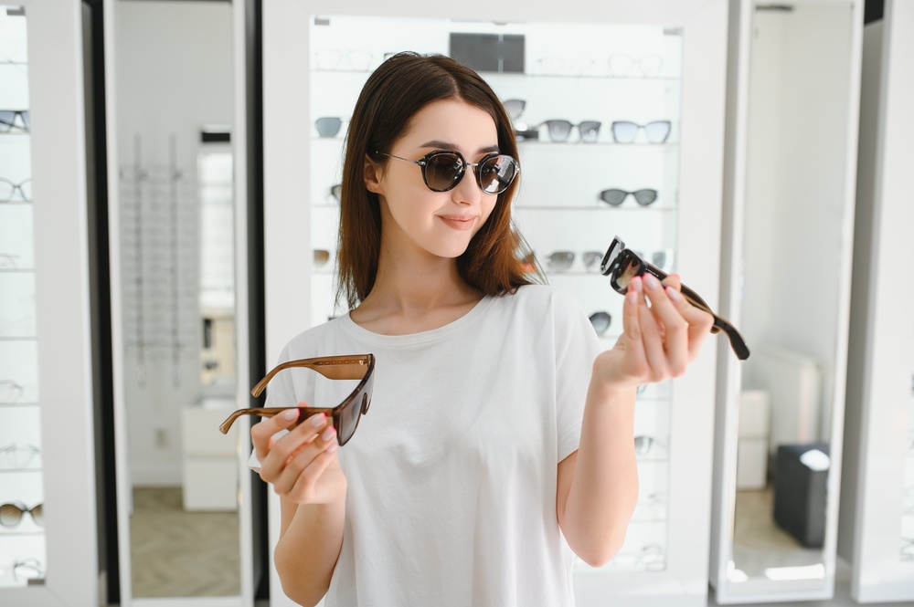 Selling Sunglasses 101: Tips for Retail Newbies