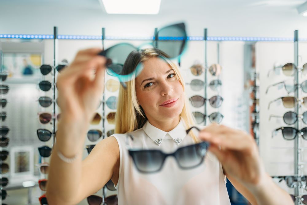 How to Guide a Customer to the Right Pair of Sunglasses